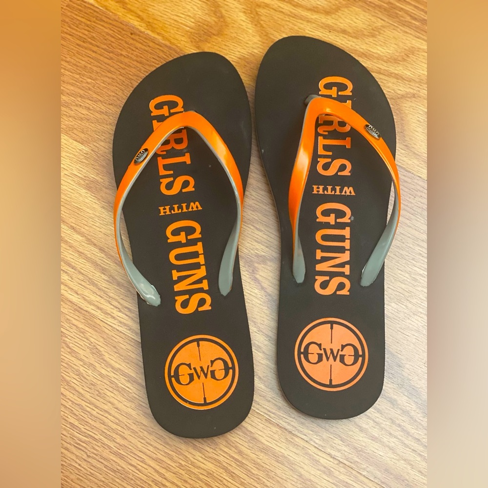 Girls with guns flops sandals